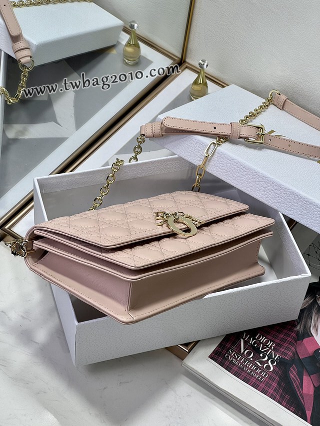 Dior专柜新款迪奥高仿原单中号珍珠链条手拿包 djfk1742